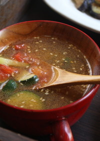 トマトとズッキーニの中華スープ