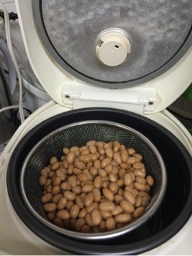 栄養タップリ炊飯器でほっとけ蒸し大豆の画像