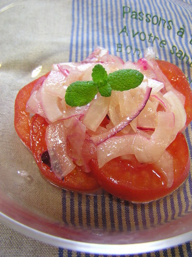 トマトによくあう 紫玉葱ドレッシングの写真