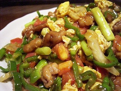 豚肉と夏野菜と卵の中華炒めの写真