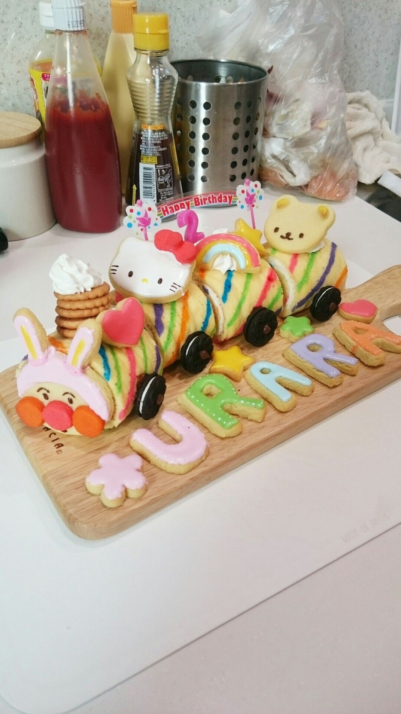 ２歳誕生日アンパンマンキティケーキ 列車の画像