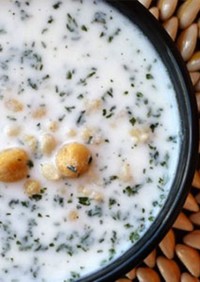 トルコの冷製ヨーグルト・スープ