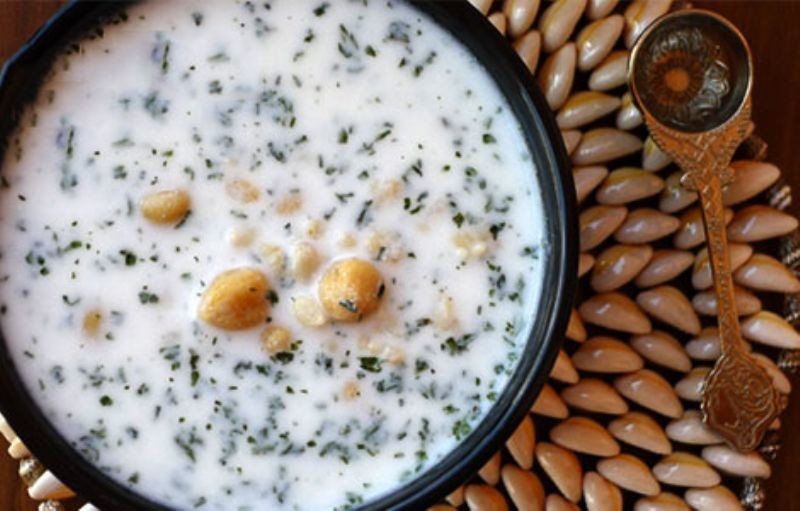 トルコの冷製ヨーグルト・スープの画像