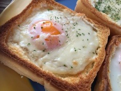 半熟卵のチーズトーストの写真