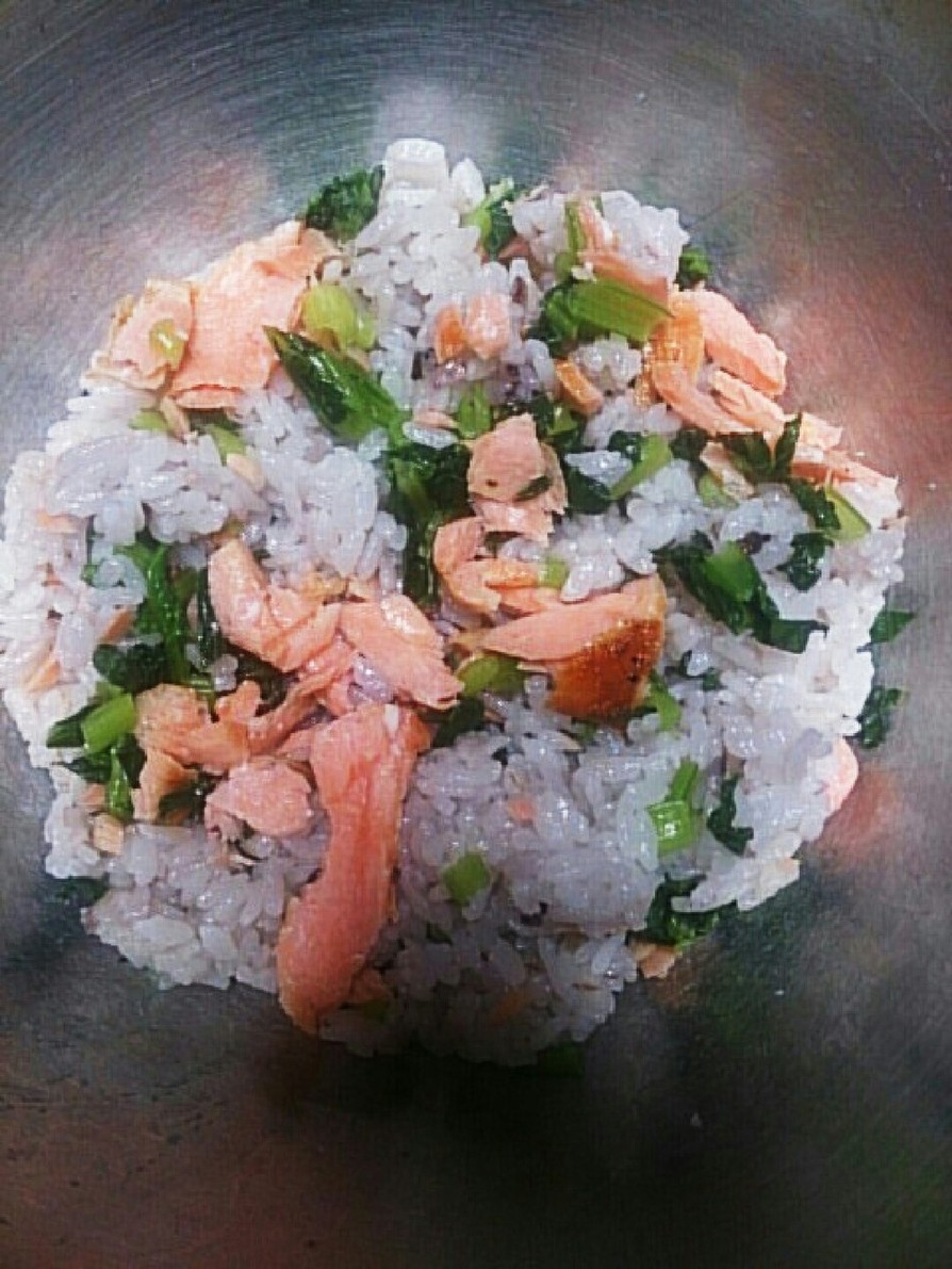 材料３つ！鮭と小松菜のおいしい混ぜご飯☆の画像