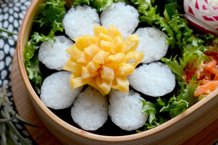 海苔巻かず お花型ご飯 お弁当に レシピ 作り方 By みずか クックパッド 簡単おいしいみんなのレシピが375万品