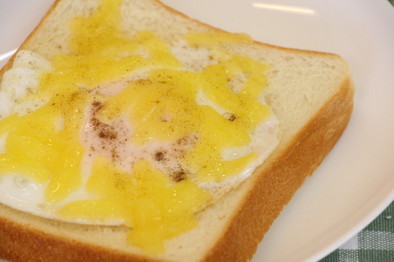 朝ごはんに!！目玉焼きトーストの写真