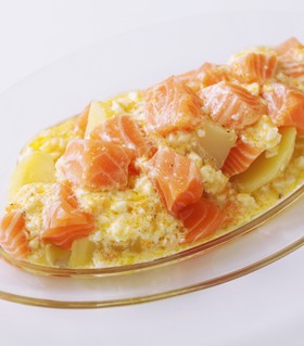 サーモンのチーズヨーグルトソース