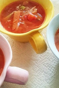 野菜いっぱい♪トマトスープ