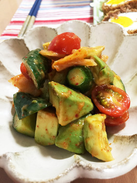 白菜キムチとアボカドの簡単サラダ