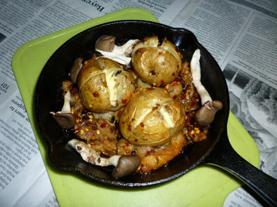 ニトスキで若鶏の鶏皮と男爵の丸ごと焼き改の写真