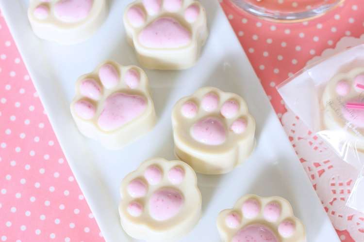 白ねこちゃんの肉球チョコケーキ レシピ 作り方 By 馬嶋屋菓子道具店 クックパッド 簡単おいしいみんなのレシピが350万品