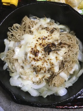 チーズ入り焼きソバ 蝦子麺(香港麺)で