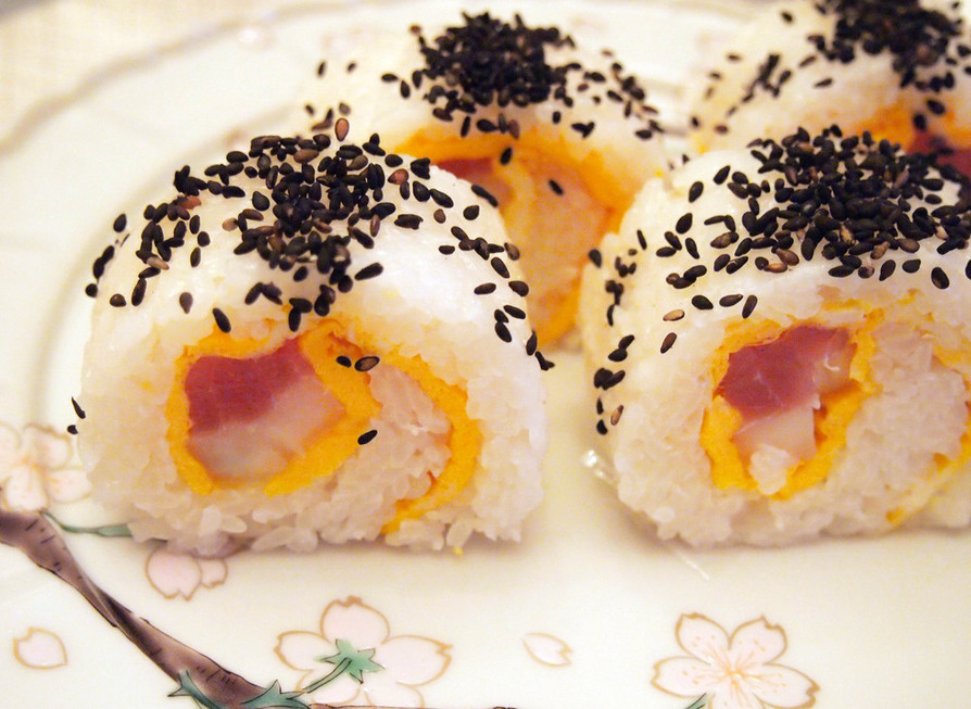 黒ゴマのおもてなし・卵巻き寿司の画像