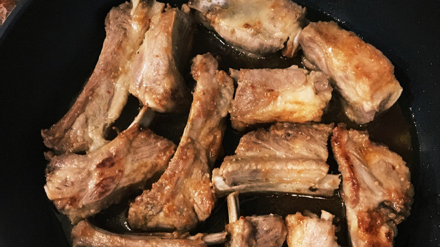焼き肉のタレとフライパンで簡単スペアリブ レシピ 作り方 By こはる びより クックパッド