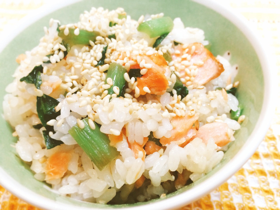 焼き鮭と菜っ葉の混ぜご飯♡の画像