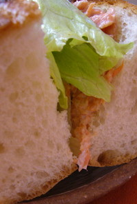 鮭フレークのサンドイッチ