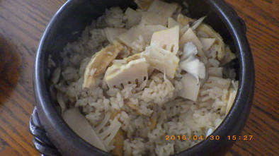 土鍋で作るタケノコごはんの写真