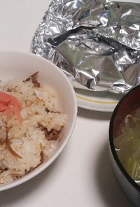 牛肉とゴボウの混ぜご飯　中華風スープ