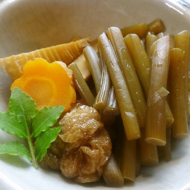 シャキっと美味しいフキ ツワブキの煮物 レシピ 作り方 By Toddchiku クックパッド 簡単おいしいみんなのレシピが361万品