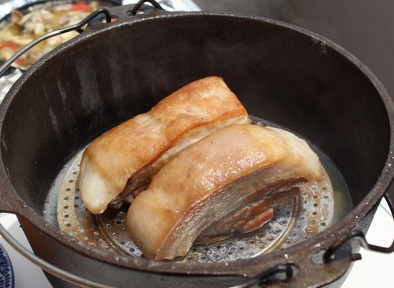 ダッチオーブンで二度美味しい塩豚の写真