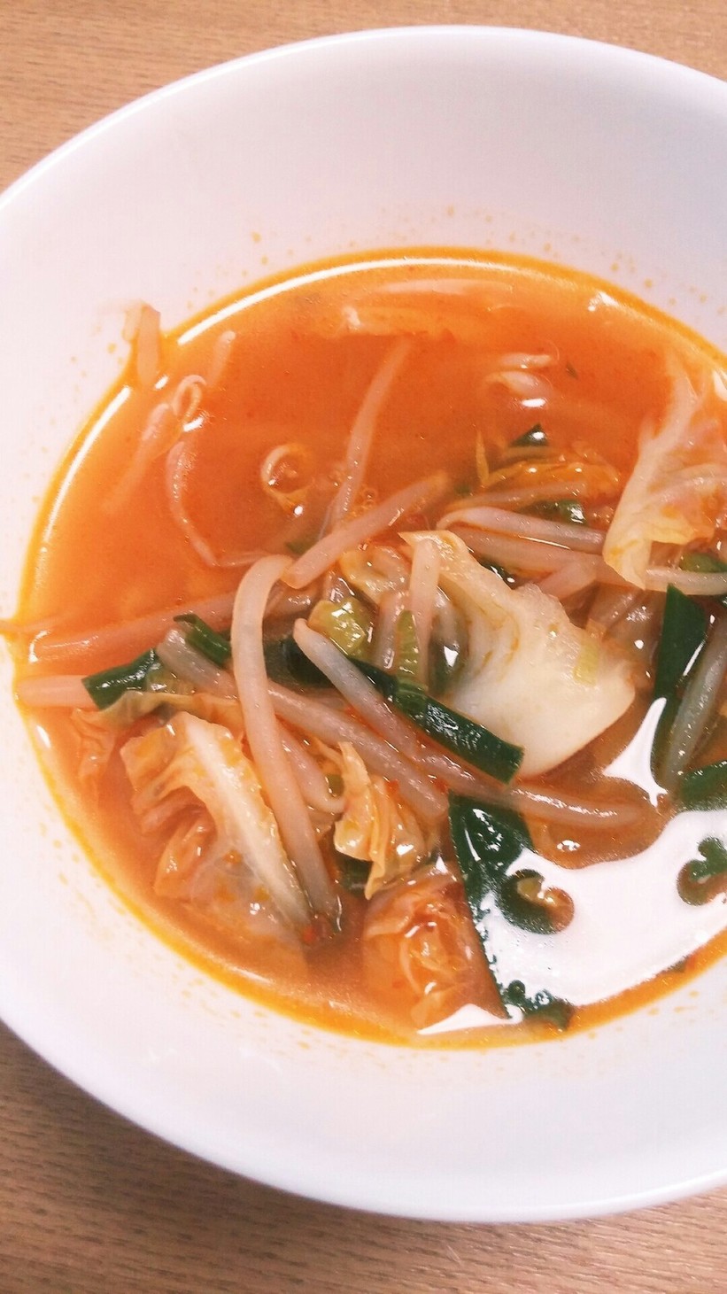 辛～！鍋キューブで野菜味噌キムチスープ♪の画像