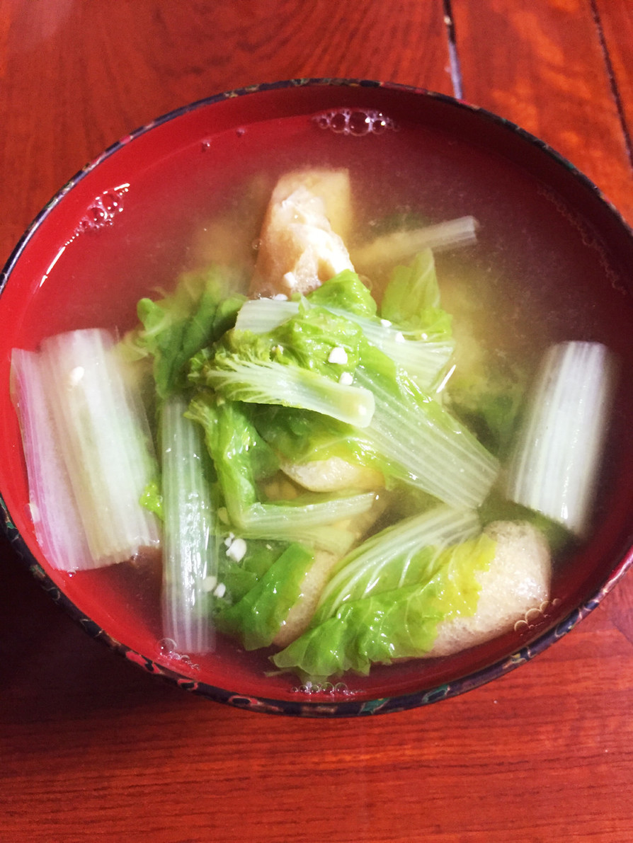 山東菜と薄揚げの味噌汁の画像