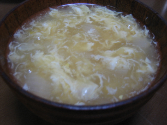 コーンと玉ねぎのふわふわ卵中華スープの画像