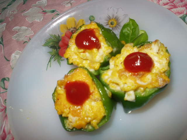 お弁当の可愛いおかず エッグｉｎピーマン レシピ 作り方 By みどれ