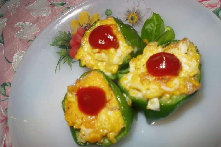 お弁当の可愛いおかず エッグｉｎピーマン レシピ 作り方 By みどれんじゃぁ クックパッド