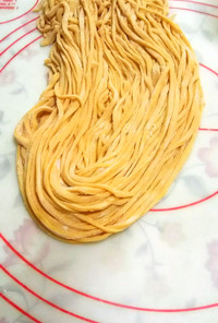 セモリナ粉で手作り生パスタ トマト麺