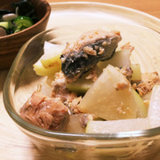 鮭缶で☻大根の煮物の写真