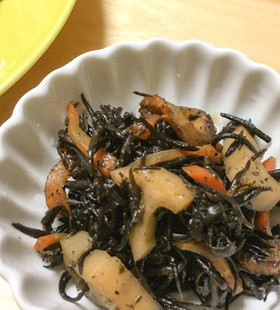 作り置き れんこんとちくわのひじき煮