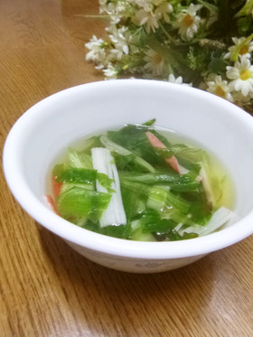レタスの外葉とカニかまのスープ
