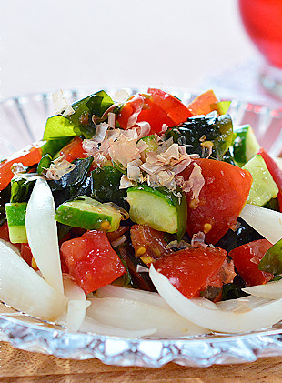 きゅうりとトマト、わかめの和風サラダの画像