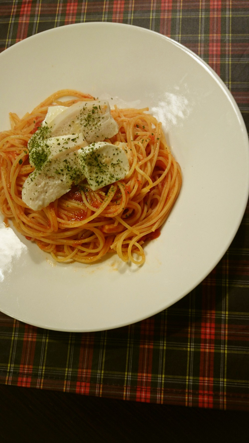 サラダチキンとモッツレラのトマトパスタ♪ by がっこいぶり 【クックパッド】 簡単おいしいみんなのレシピが339万品