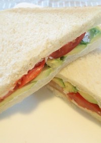 アボカドトマトの美肌サンドイッチ
