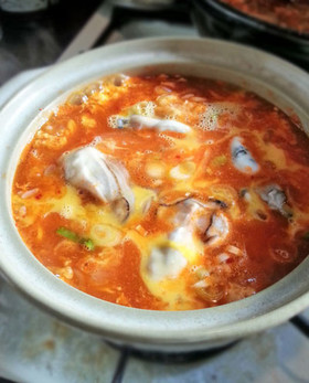 市販のスープで美味しい牡蠣キムチ鍋を作る