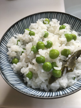 旬のえんどう豆(グリンピースの豆ご飯)