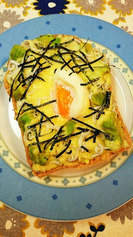 アボカドとしらすのタルタルオープンサンド