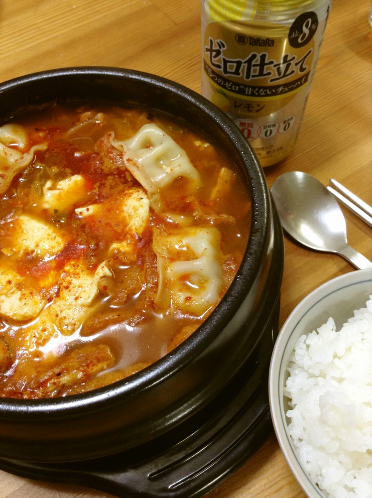 韓国 キムチ餃子チゲ キムチマンドゥチゲの画像