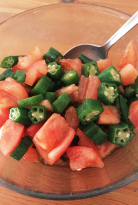 トマトとオクラの簡単サラダ  ゴマ油風味