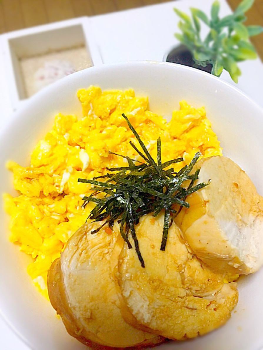鶏チャーシューと炒り卵で親子丼♡の画像