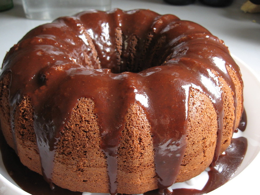 ミルクチョコレートフロスティングの黄色いカップケーキのレシピ