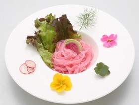 春雨のフラワーサラダピンクカレー風