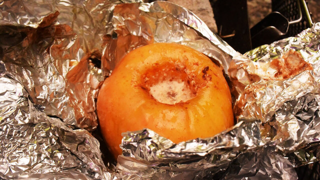 キャンプで焼きりんご レシピ 作り方 By Sachi128 クックパッド
