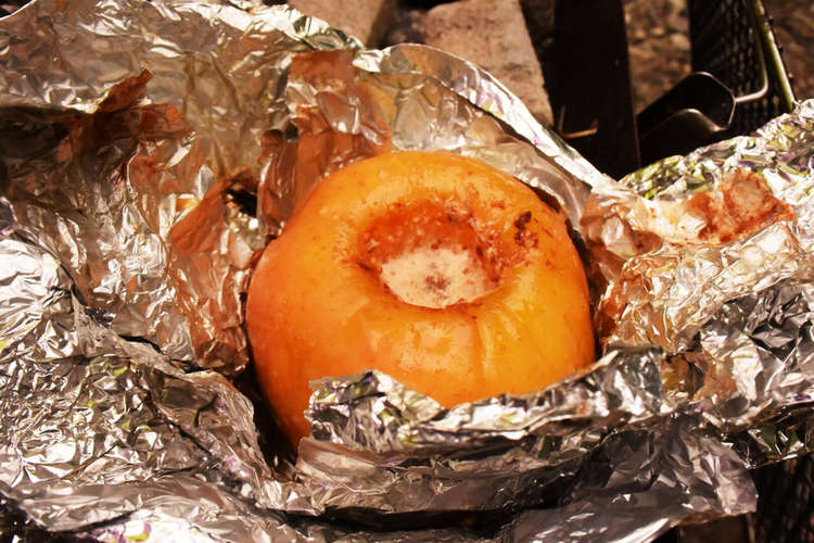 キャンプで焼きりんご レシピ 作り方 By Sachi128 クックパッド 簡単おいしいみんなのレシピが360万品