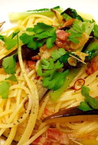 小松菜とナスとベーコンのペペロンチーノ
