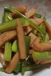 ニンニク茎と魚肉ハム…ウスターソース炒め
