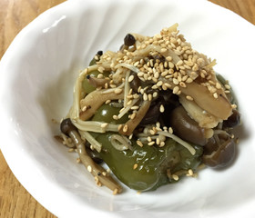 *生姜香る丸ごとピーマンときのこの炒め煮